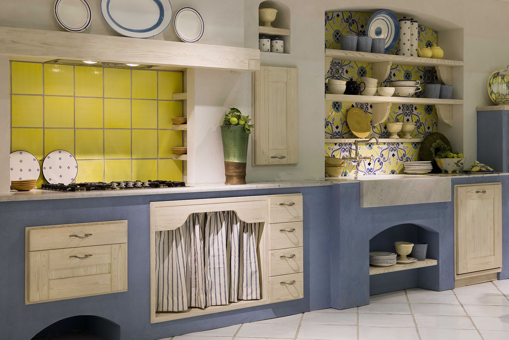 Cucine bianche country chic in muratura cucine in legno massello ... Le più belle cucine in muratura